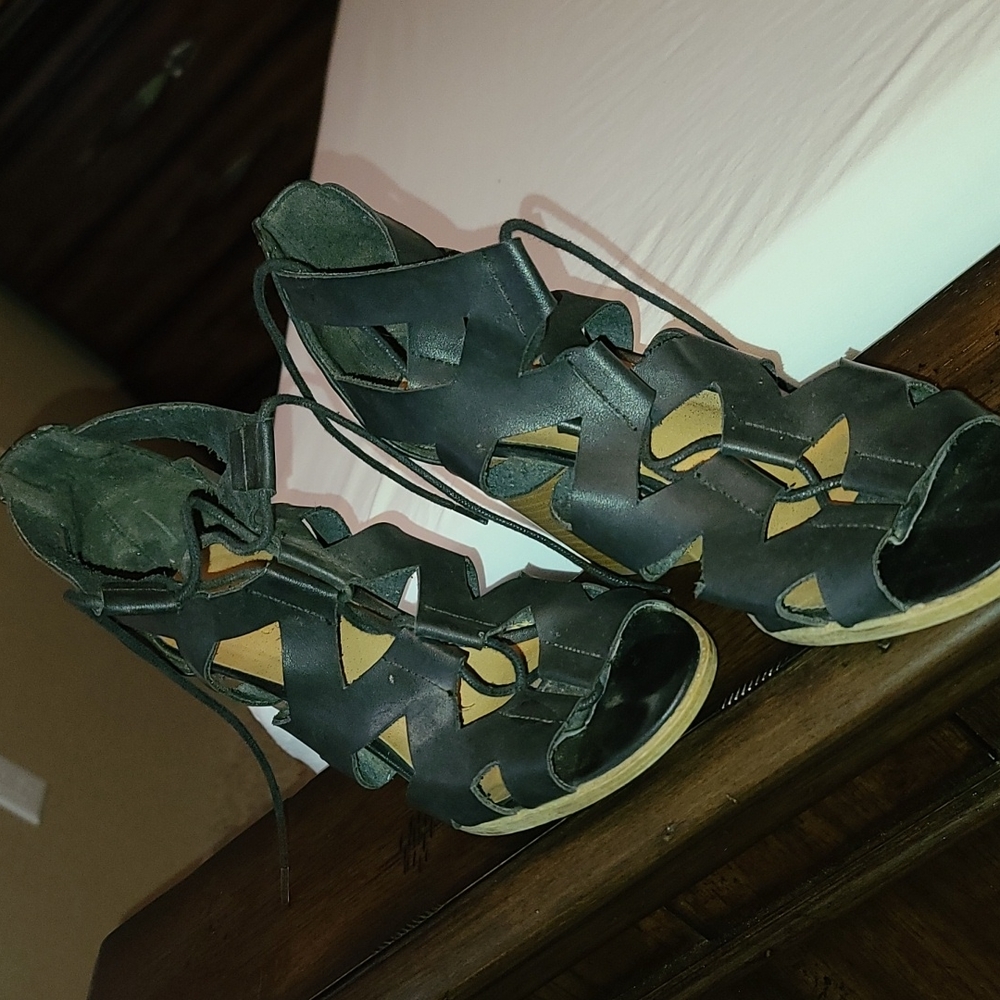 Heels - Picture 3 of 3